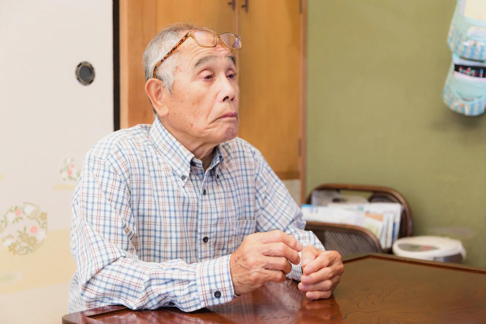 ペットトイレを掃除しやすく工夫する家庭の様子