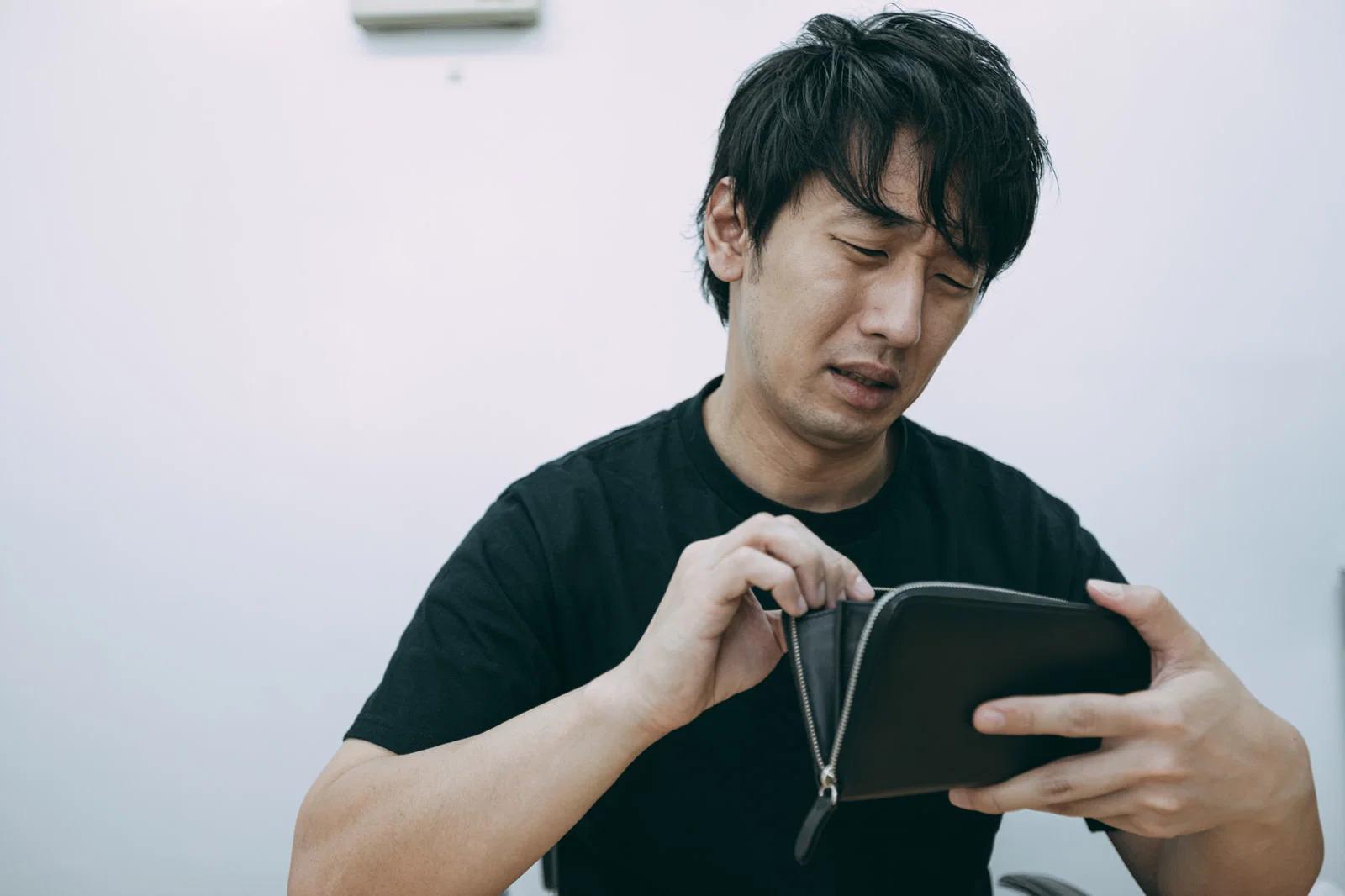 体調変化に気づき医師へ相談する高齢者のイメージ