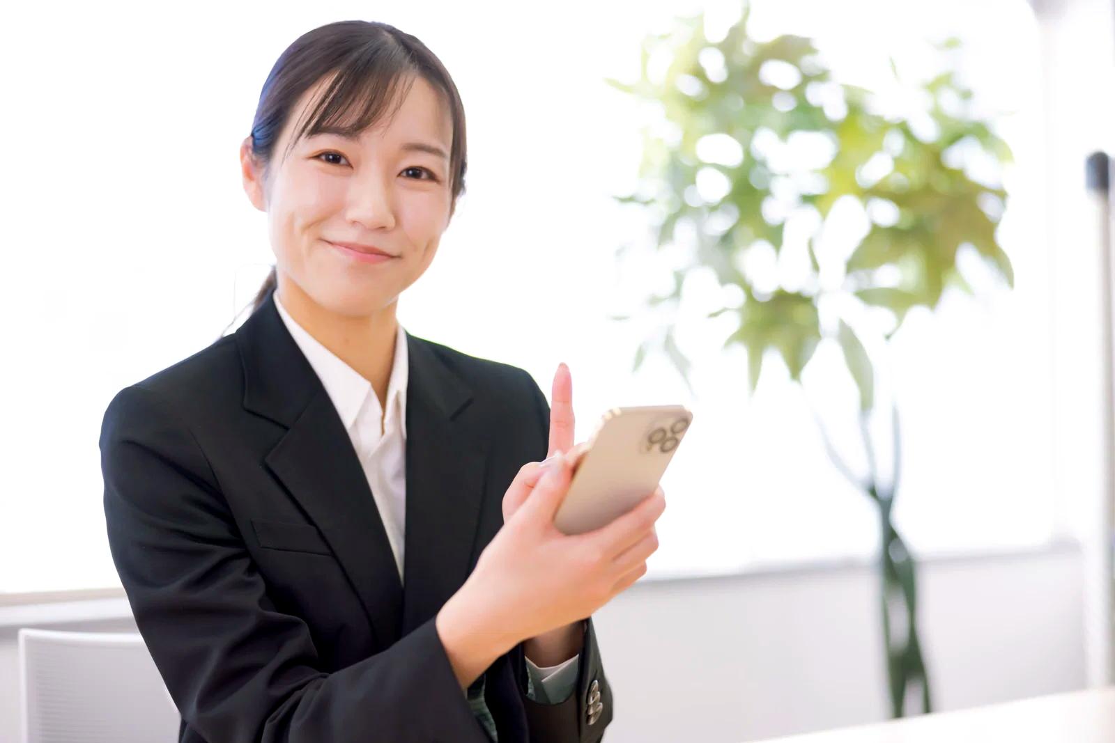 通勤や買い物で歩く習慣を取り入れる生活シーン