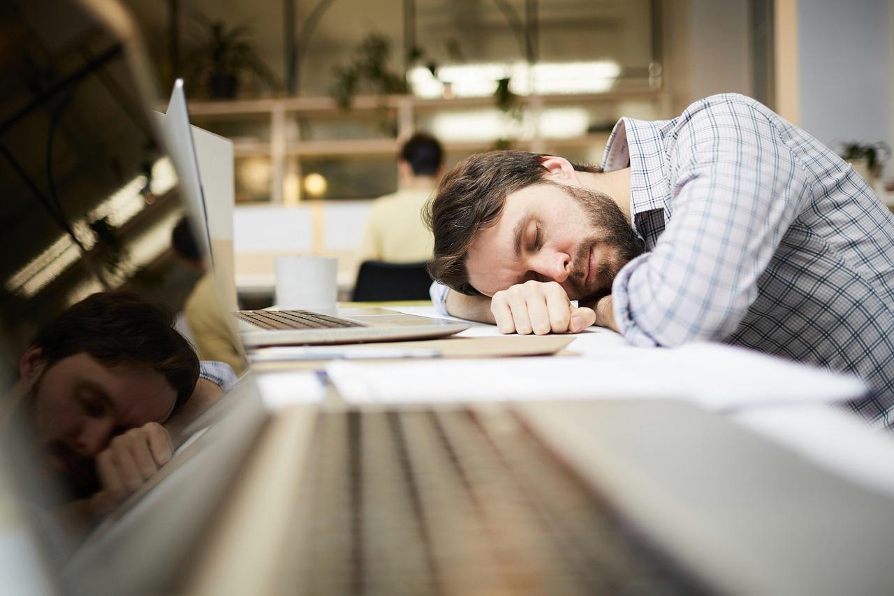 睡眠の質を高めて筋肥大を加速する具体的な方法を解説