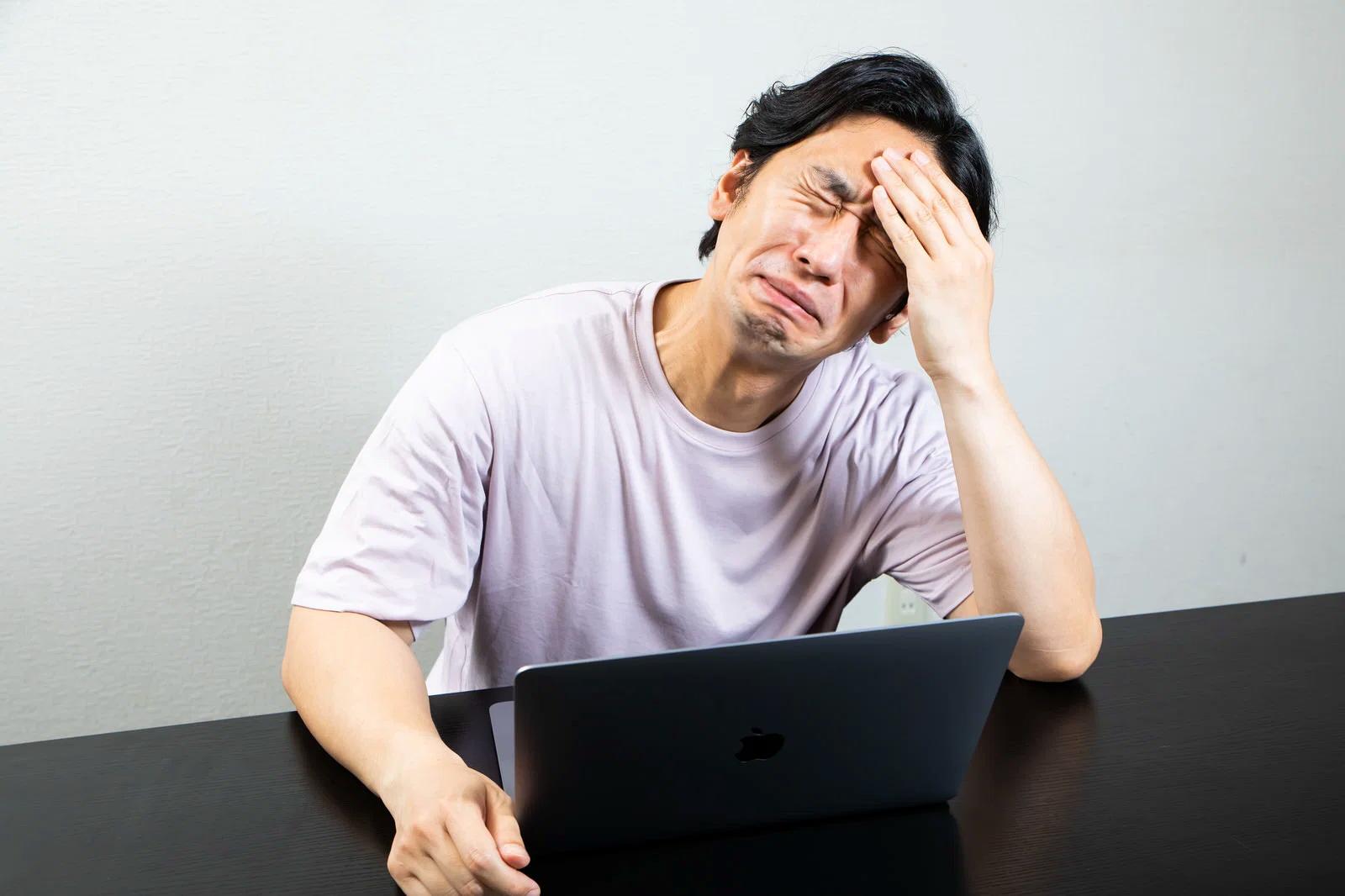 仕事と介護の両立に悩む40代のイメージ