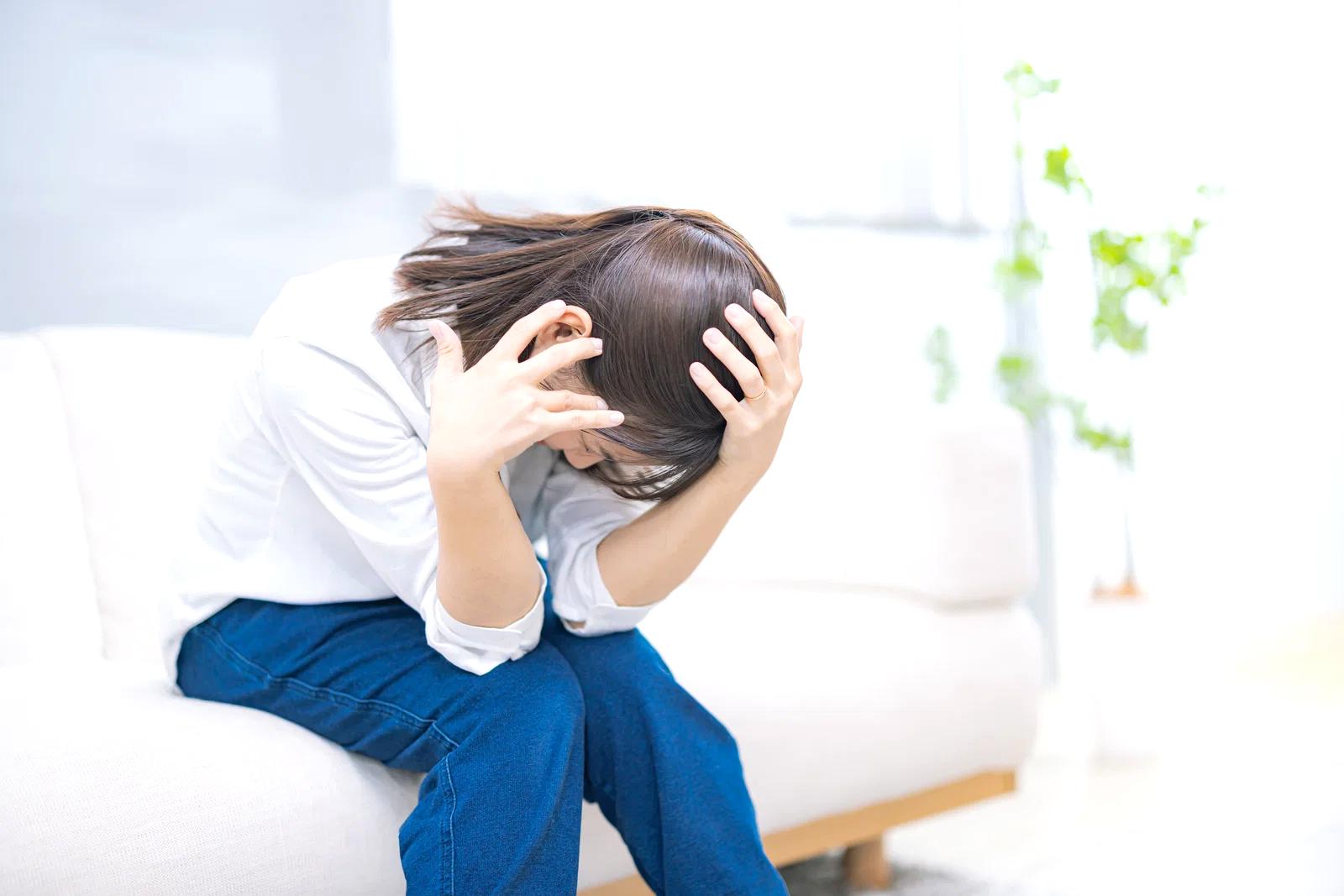 家族で介護の役割分担を話し合う場面