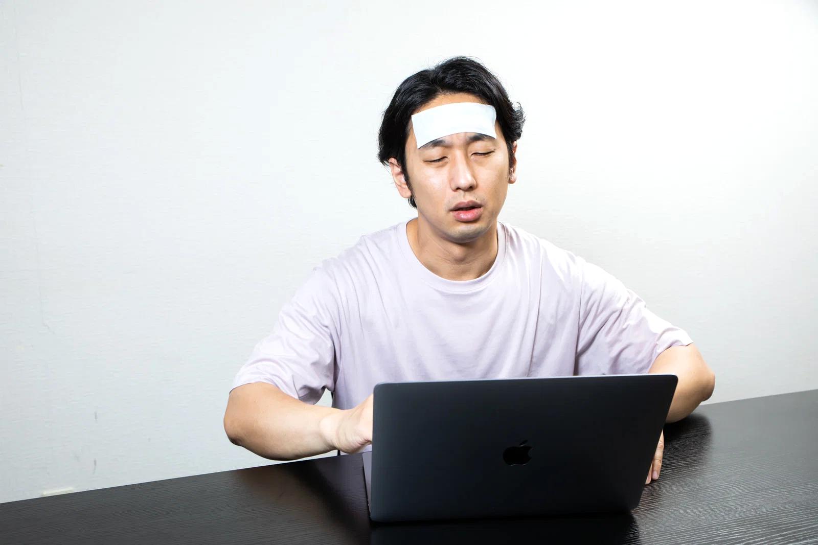 将来の資金計画をグラフでシミュレーションしている様子