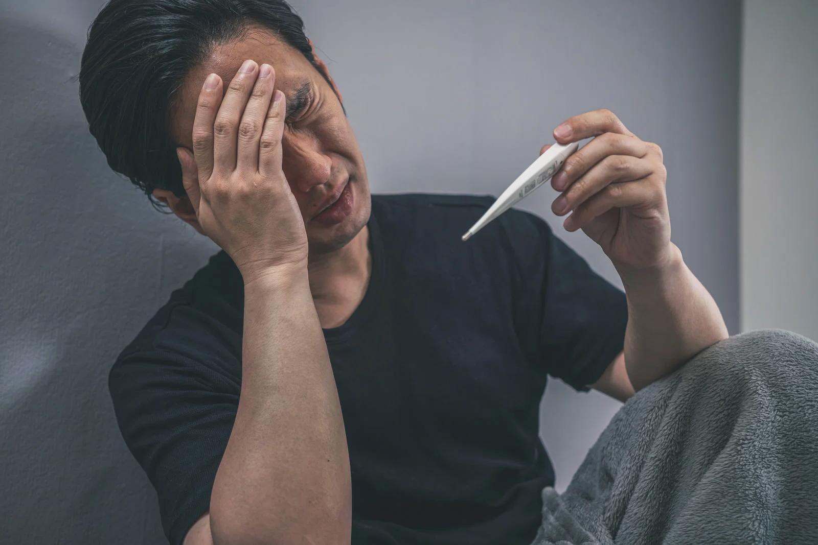 40代が親の介護や体調変化に直面し準備を考えるイメージ
