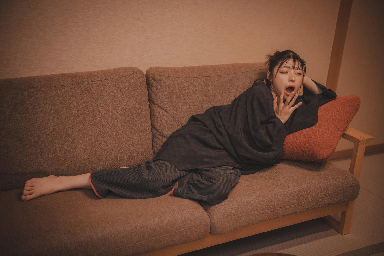 中高年の睡眠の質低下と改善による快適な朝をイメージしたビジュアル