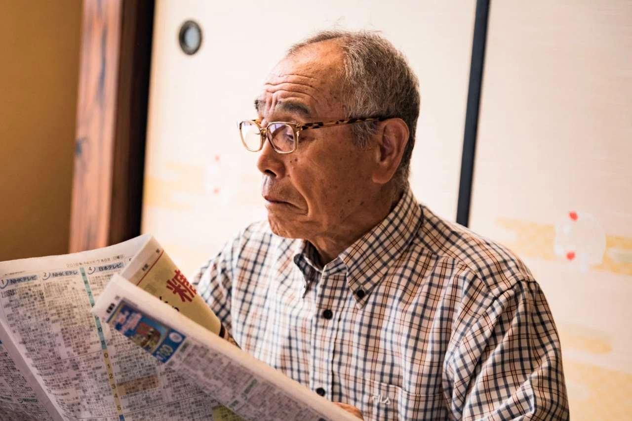 教育費と老後資金を考えながら家計を見直す40代の夫婦