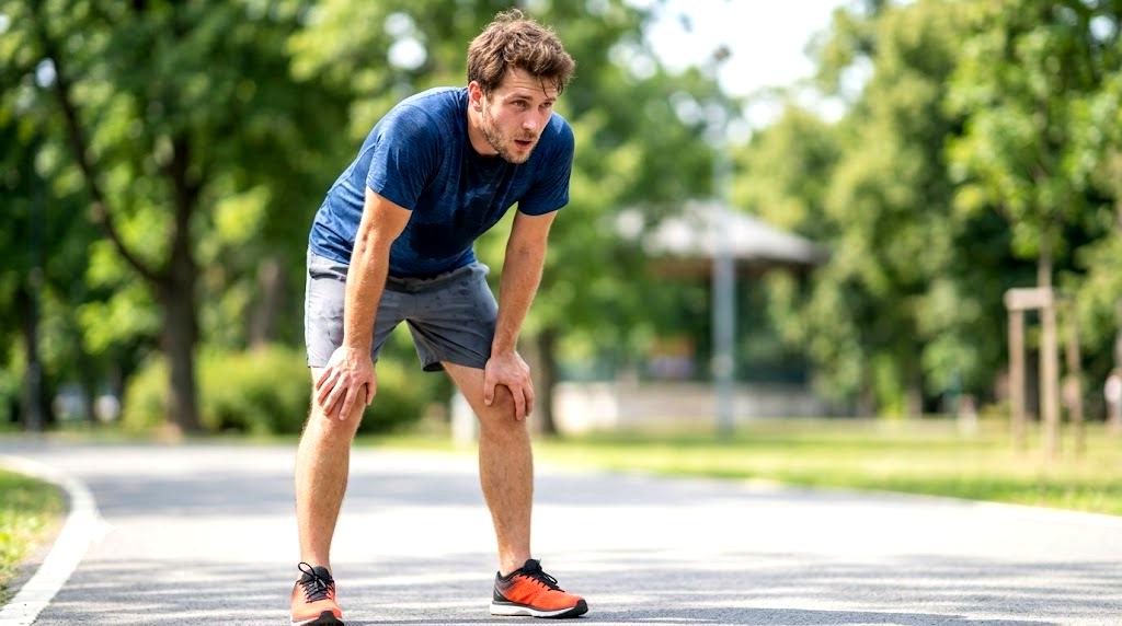 無理をせず適度な運動と休息を取り入れる40代のイメージ