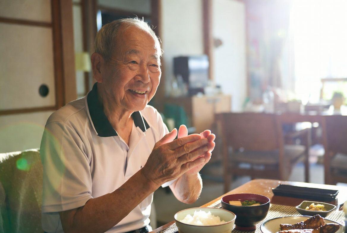 適量の白米を取り入れたバランスの良い食事