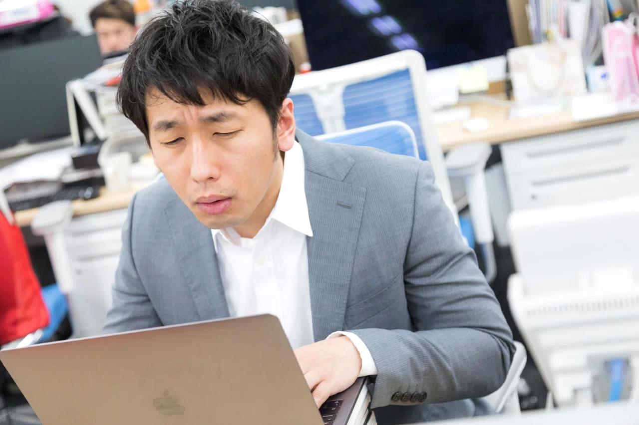 外付けハードディスクとクラウドのアイコンが並び、バックアップ中のプログレスバーが表示された画面